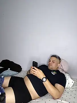Snapshot of antonioM84 chatting on February 12, 12:05 am antonioM84 online show from February 12, 12:05 am