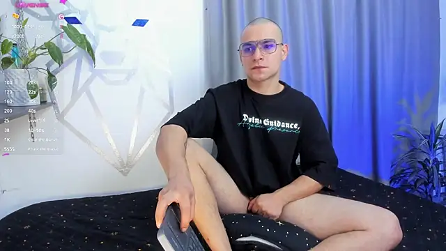 Snapshot of Aron-santoro chatting on January 14, 8:09 am Aron-santoro online show from January 14, 8:09 am