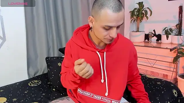 Snapshot of Aron-santoro chatting on February 12, 3:51 am Aron-santoro online show from February 12, 3:51 am