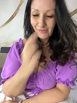 Snapshot of Katie-n chatting on May 19, 6:42 am Katie-n online show from May 19, 6:42 am