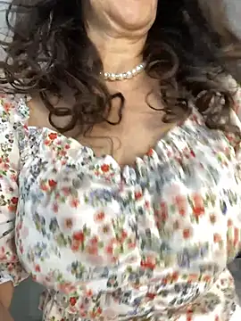 Snapshot of Katie-n chatting on July 2, 6:19 am Katie-n online show from July 2, 6:19 am