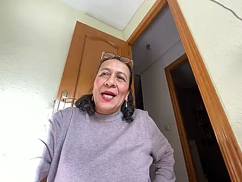 Snapshot of sweeviolet chatting on December 19, 1:40 pm sweeviolet online show from December 19, 1:40 pm