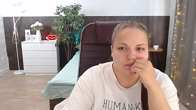 Snapshot of Crazyy_girl_ chatting on March 2, 8:27 am Crazyy girl  online show from March 2, 8:27 am