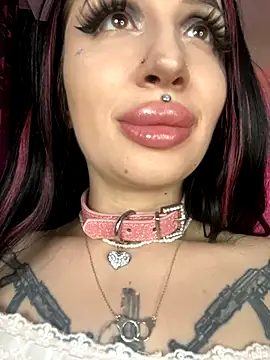 Snapshot of Molly__Moon chatting on December 5, 8:33 am Molly  Moon online show from December 5, 8:33 am