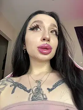 Snapshot of Molly__Moon chatting on April 20, 2:14 am Molly Moon online show from April 20, 2:14 am