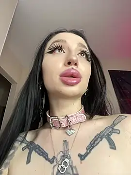 Snapshot of Molly__Moon chatting on April 27, 2:42 am Molly Moon online show from April 27, 2:42 am