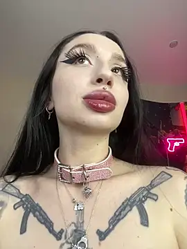Snapshot of Molly__Moon chatting on May 20, 3:13 am Molly Moon online show from May 20, 3:13 am