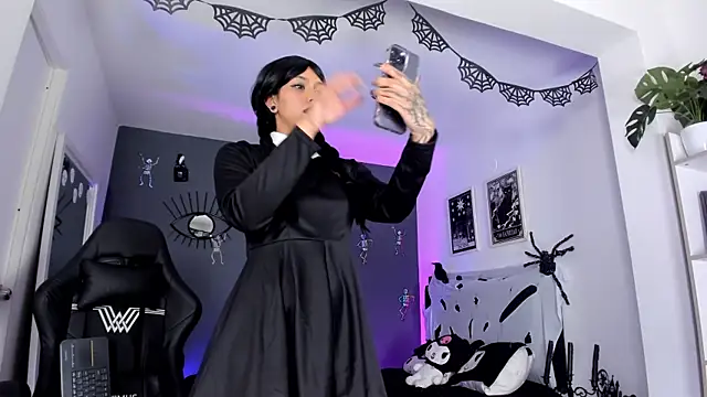 Snapshot of Raven_Witch_ chatting on October 19, 10:43 pm Raven Witch online show from October 19, 10:43 pm