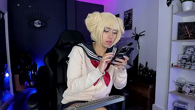 Snapshot of Raven_Witch_ chatting on January 18, 6:23 pm Raven Witch online show from January 18, 6:23 pm