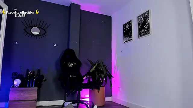 Raven Witch  online show from April 16, 9:39 pm