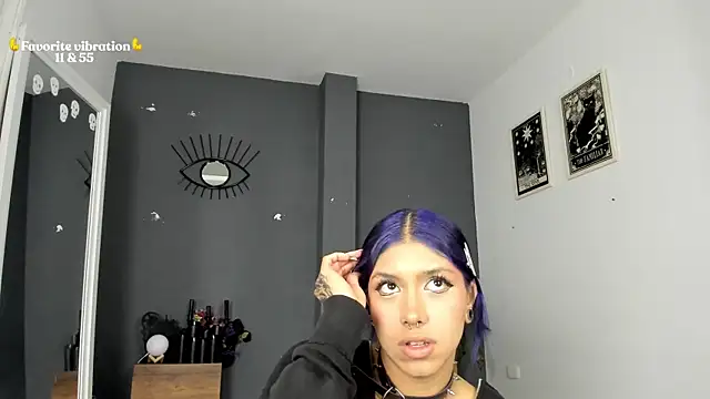 Snapshot of Raven_Witch_ chatting on May 8, 6:13 pm Raven Witch online show from May 8, 6:13 pm