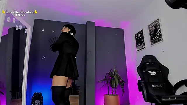 Snapshot of Raven_Witch_ chatting on June 27, 12:33 pm Raven Witch online show from June 27, 12:33 pm