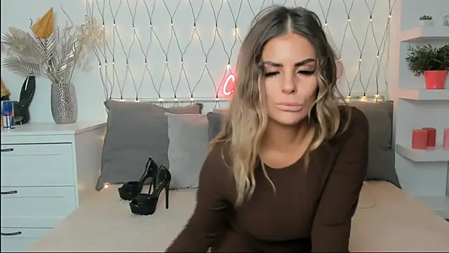 Snapshot of CassyCain chatting on December 20, 8:17 am CassyCain online show from December 20, 8:17 am