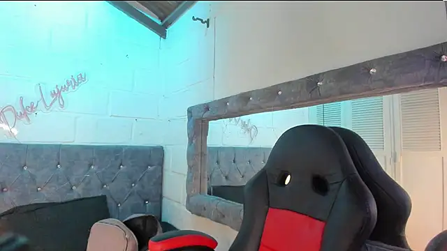 sarajhonson dl online show from February 12, 5:19 pm