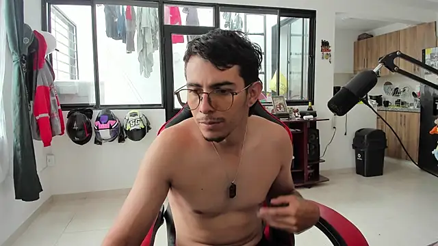 Snapshot of MauroD17 chatting on April 11, 3:27 pm MauroD17 online show from April 11, 3:27 pm