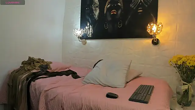 Snapshot of miss_lucero1 chatting on January 28, 5:32 am miss lucero1 online show from January 28, 5:32 am