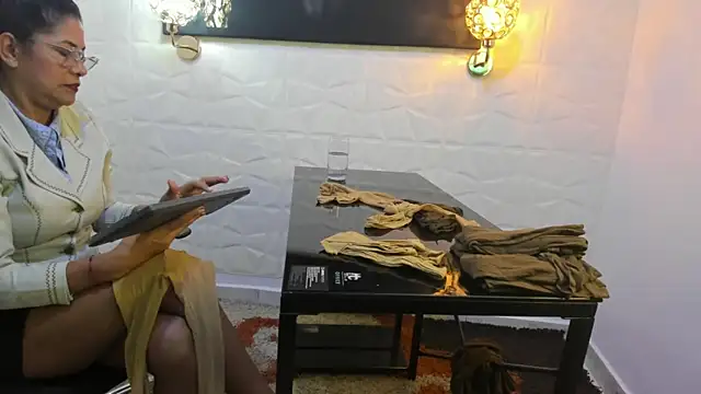 Snapshot of miss_lucero1 chatting on February 3, 5:35 pm miss lucero1 online show from February 3, 5:35 pm