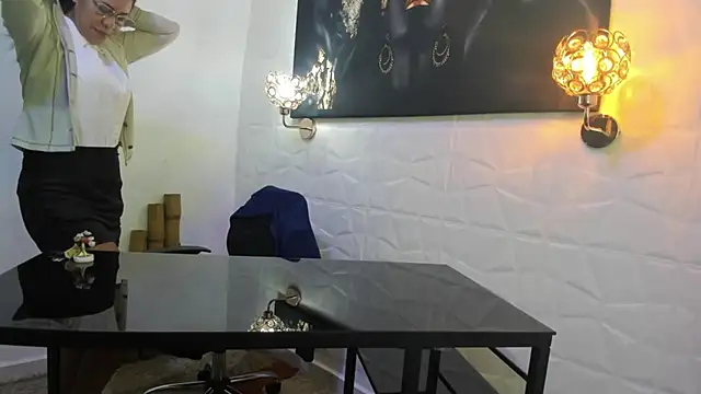 Snapshot of miss_lucero1 chatting on February 9, 1:25 pm miss lucero1 online show from February 9, 1:25 pm