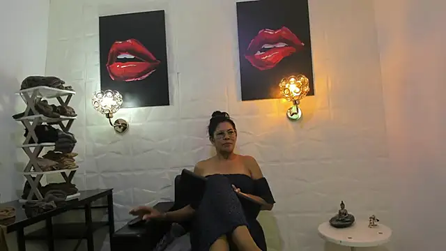 Snapshot of miss_lucero1 chatting on February 23, 1:24 am miss lucero1 online show from February 23, 1:24 am