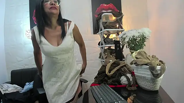 Snapshot of miss_lucero1 chatting on March 8, 5:28 am miss lucero1 online show from March 8, 5:28 am