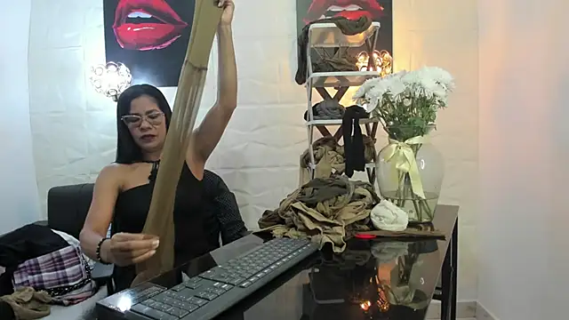 Snapshot of miss_lucero1 chatting on March 9, 1:56 am miss lucero1 online show from March 9, 1:56 am