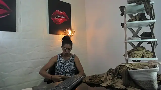 Snapshot of miss_lucero1 chatting on March 13, 6:34 pm miss lucero1 online show from March 13, 6:34 pm