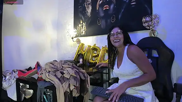 Snapshot of miss_lucero1 chatting on October 6, 8:28 pm miss lucero1 online show from October 6, 8:28 pm