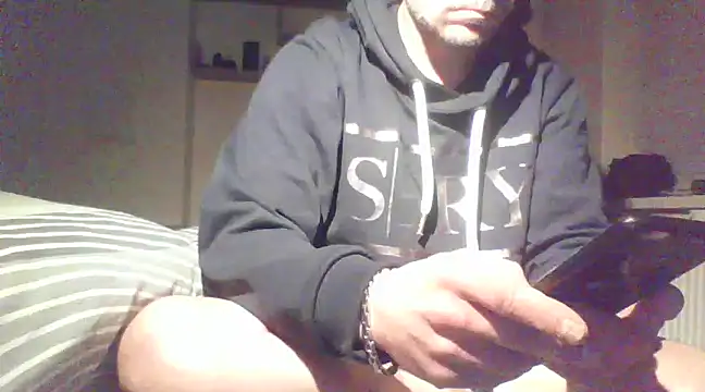 Snapshot of Franc113 chatting on March 17, 10:06 pm Franc113 online show from March 17, 10:06 pm