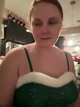 Snapshot of GingerSnap33 chatting on December 24, 2:54 am GingerSnap33 online show from December 24, 2:54 am
