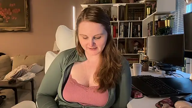 Snapshot of GingerSnap33 chatting on January 12, 12:18 am GingerSnap33 online show from January 12, 12:18 am