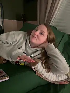 Snapshot of GingerSnap33 chatting on January 25, 3:40 am GingerSnap33 online show from January 25, 3:40 am
