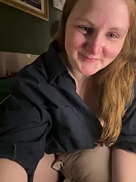 Snapshot of GingerSnap33 chatting on February 11, 6:40 am GingerSnap33 online show from February 11, 6:40 am