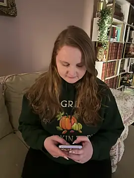Snapshot of GingerSnap33 chatting on February 22, 2:06 am GingerSnap33 online show from February 22, 2:06 am