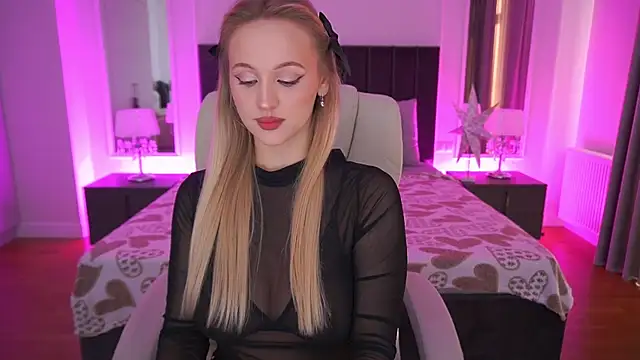 LylaYeess online show from April 8, 6:24 am