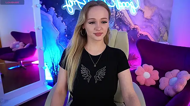 Snapshot of LylaYeess chatting on July 22, 1:03 pm LylaYeess online show from July 22, 1:03 pm
