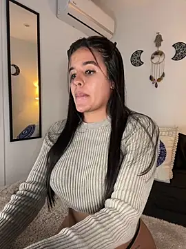 Snapshot of EmelyRogers chatting on March 7, 6:43 pm EmelyRogers online show from March 7, 6:43 pm
