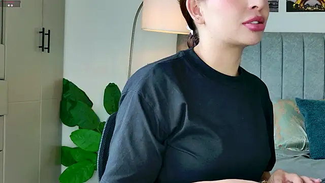 Snapshot of caralella chatting on February 24, 9:24 pm caralella online show from February 24, 9:24 pm