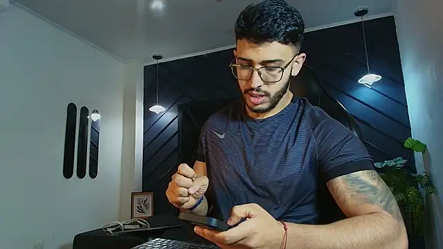 Liam Kleiin online show from March 31, 11:21 am