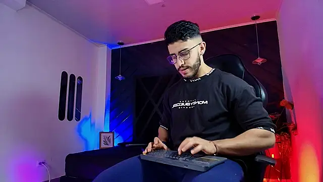 Liam Kleiin online show from April 18, 11:25 am