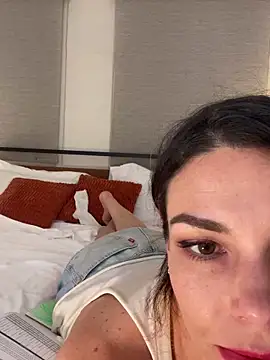 Snapshot of hotwife_margot chatting on June 1, 10:17 am hotwife margot online show from June 1, 10:17 am