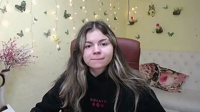 TinaRedly online show from April 14, 5:30 pm