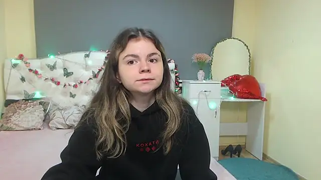 TinaRedly online show from April 19, 5:23 pm