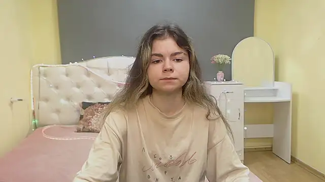 Snapshot of TinaRedly chatting on May 11, 6:05 pm TinaRedly online show from May 11, 6:05 pm
