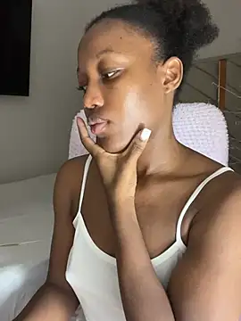 kellya  online show from March 21, 11:30 pm