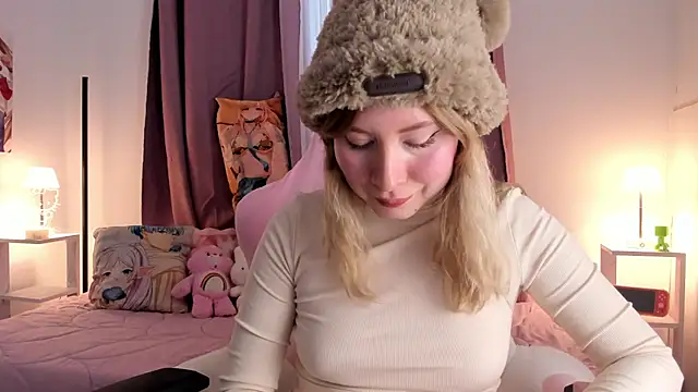 Snapshot of Gin_Lilah chatting on July 3, 10:05 pm Gin Lilah online show from July 3, 10:05 pm