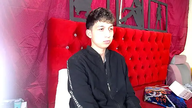  Thomas hot  online show from March 20, 12:40 am