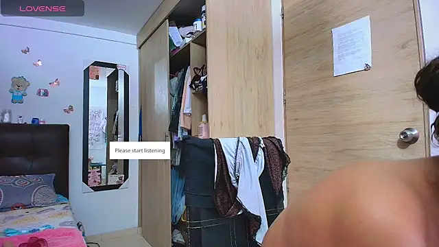 Snapshot of megan_collins96 chatting on June 4, 8:37 pm megan collins96 online show from June 4, 8:37 pm