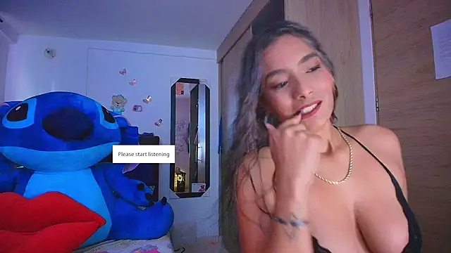 Snapshot of megan_collins96 chatting on June 9, 9:59 pm megan collins96 online show from June 9, 9:59 pm
