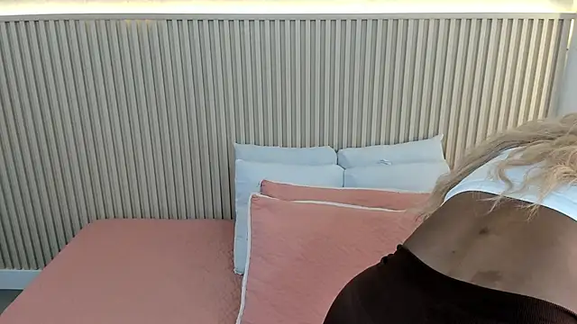 charlottebrowns  online show from February 19, 12:12 pm