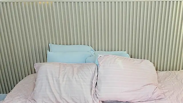 charlottebrowns  online show from February 27, 12:16 pm